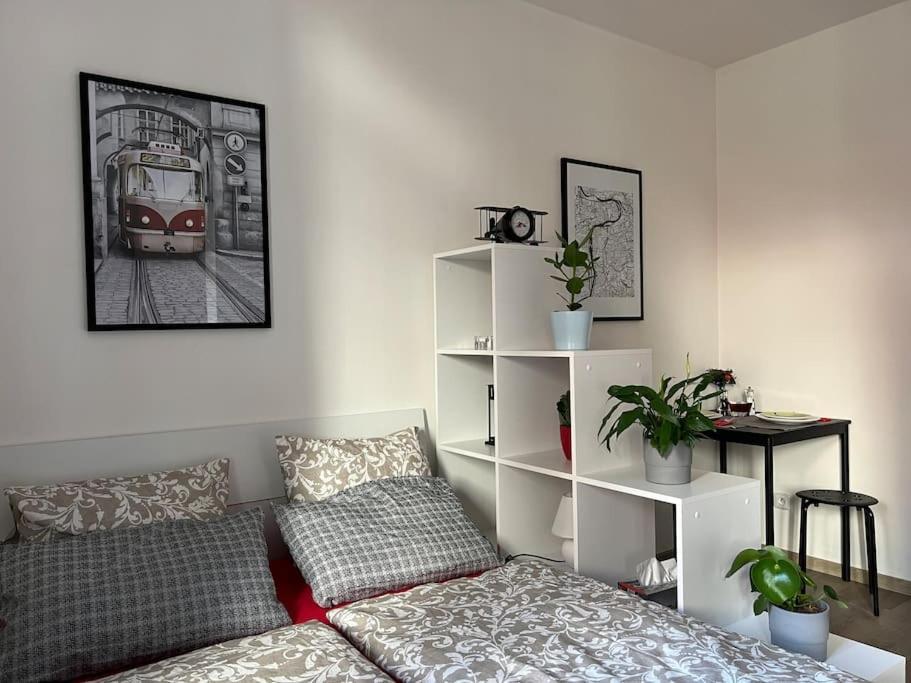 Modern Krymska & Francouzska Street Apartamento *